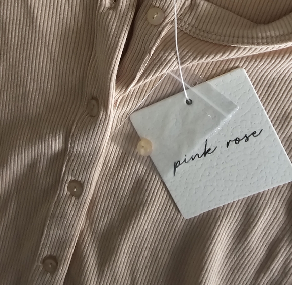 Sleeveless Ribbed Button Down Top - Picture 4 of 4